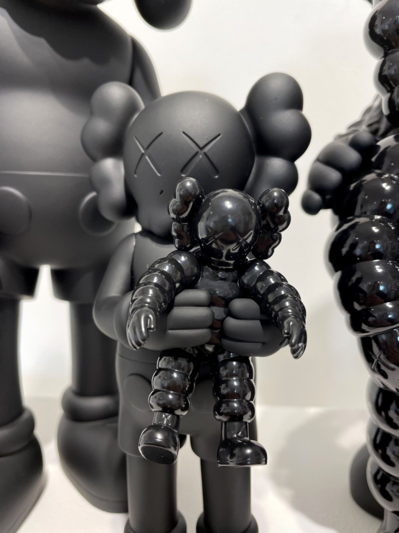 大人気定番商品 jiさま♡専用です^_^KAWS TOKYO KAWS BLACK FAMILY ...