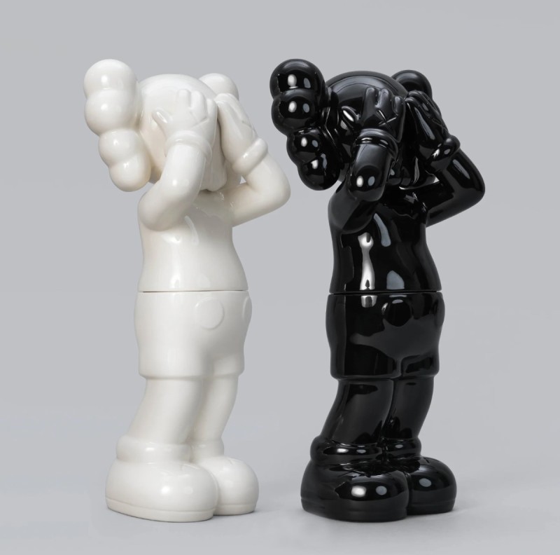 KAWS - Holiday UK Ceramic Container Black (Edition of 1000)